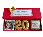 Луксозна кутия ръчно моделирани сладки в праскова и екрю
